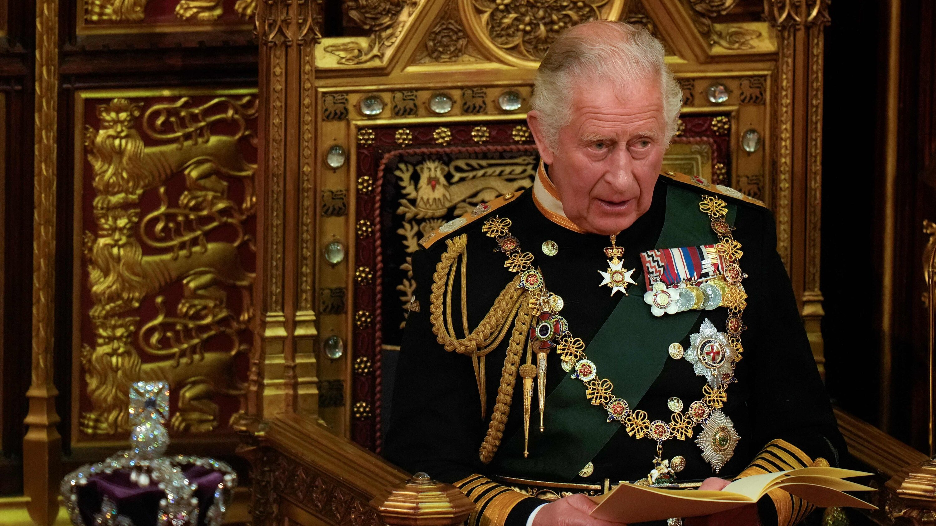 A Guide to the King's Speech: Crown Jewels, Black Rod and a Mace - The New York Times