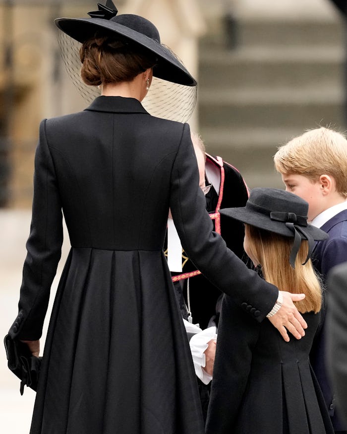 Kate Middleton & Princess Charlotte Wear Matching Coat Dresses To Queen's  Funeral