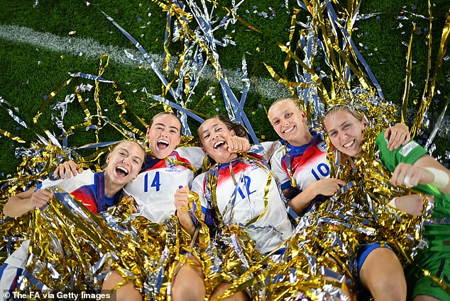 Esme Morgan, Grace Clinton, Maya Le Tissier, Aggie Beever-Jones and Anna Moorhouse of England celebrate after winning