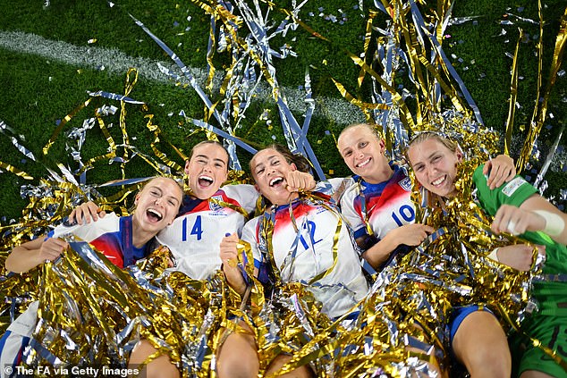 Esme Morgan, Grace Clinton, Maya Le Tissier, Aggie Beever-Jones and Anna Moorhouse of England celebrate the team's win