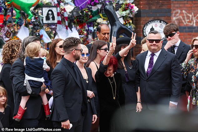 Sharon Osbourne raises her fingers into the sky alongside her daughter Aimee