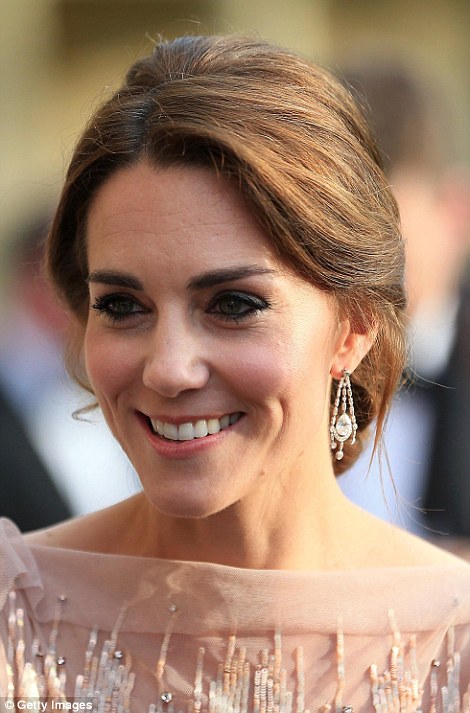 The duchess face was framed with loose curls around her face