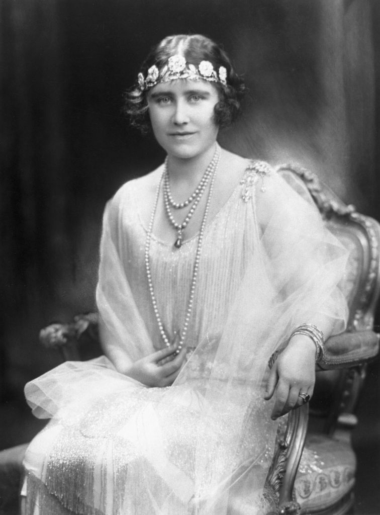 Queen Mother wearing the Strathmore Rose tiara, 1926