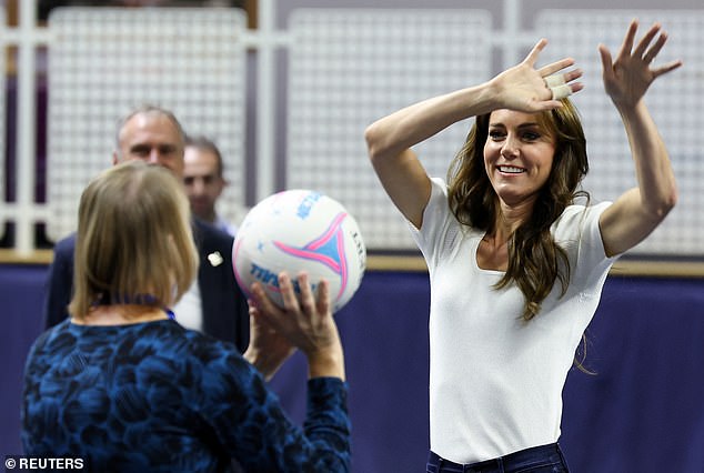 Kate Middleton goes head-to-head with Prince William in netball drills as  the couple try out a sport for visually impaired athletes | Daily Mail  Online
