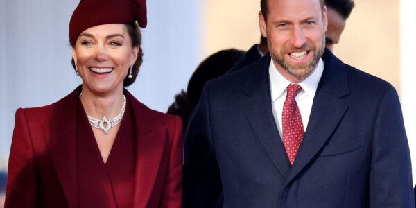 OMG!! Princess Catherine STEALS THE EYES in Breathtaking Tiara Debut At Grand State Banquet For French President