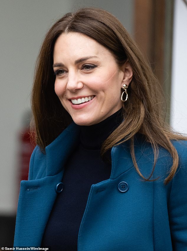 In January 2022, Kate visited the Foundling Museum with William, exuding effortless style in a teal coat layered over a Zara turtleneck, Jigsaw trousers and Emmy London pumps