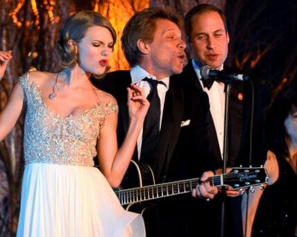 Draped In A Stunning Gown, Taylor Swift Graced Kensington Palace’s Winter White Gala—but The Real Magic Happened When Prince William Himself Grabbed The Mic! In A Jaw-dropping Moment, The Royal Joined Swift And Jon Bon Jovi For An Unforgettable Sing-along To Livin’ On A Prayer. The Intimate Charity Event, Held For Centrepoint, Left The 200-person Audience In Awe
