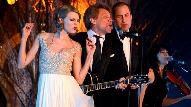 Draped In A Stunning Gown, Taylor Swift Graced Kensington Palace’s Winter White Gala—but The Real Magic Happened When Prince William Himself Grabbed The Mic! In A Jaw-dropping Moment, The Royal Joined Swift And Jon Bon Jovi For An Unforgettable Sing-along To Livin’ On A Prayer. The Intimate Charity Event, Held For Centrepoint, Left The 200-person Audience In Awe