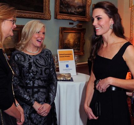 Catherine CAPTIVATED The World in Black Resplendent Gown as She Debuts NEW Earrings Inherited from the Late Queen!
