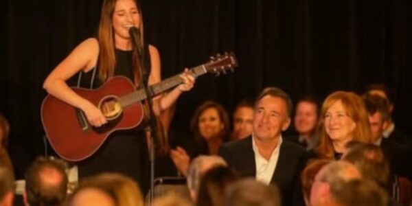 “I’ll Do This for My Parents”  After Losing Her Reputation as a Tough and Accomplished Horseback Rider, Jessica Rae Springsteen Went Back to Being Just Bruce Springsteen and Patti’s Adored Daughter!  When Bruce and Patti Attended Bruce’s Concert With the E-street Band in Their Homeland of New Jersey, Jessica, Who Inherited Her Parents’ Plethora of Musical Skill, Moved Them to Tears With a Very Personal Tribute Performance! Everyone in the Audience Was Taken Aback When Jessica Unexpectedly Emerged on Stage While Bruce and Patti Were Playing.  Following a Warm Welcome, She Boldly Mounted the Stage and Sang a Beautiful Version of “Dancing in the Dark”—And Her Voice Really Caught Everyone off Guard!  Jessica Gave Her Parents This Amazing Performance as a Gift, and It Undoubtedly Made the Event One That Everyone in Attendance Would Never Forget!