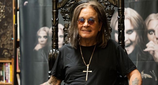 “’I’m Not Leaving You’: Sharon Osbourne’s Final Vigil for Ozzy Silences the World”  They Were Once the Wild Heartbeat of Rock ‘n’ Roll Chaos — Loud, Outrageous, Unstoppable. But in the Sterile Silence of a Hospital Room, All of That Faded, Leaving Only the Raw, Unbreakable Love Between Sharon and Ozzy Osbourne.