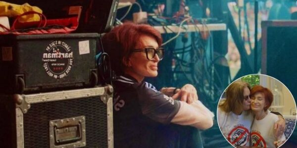 She Stood at the Edge of the Stage, Mascara Smudged, Clutching Ozzy’s Trembling Hand — and the World Watched as Sharon Osbourne Said Goodbye to the Only Stage Life She’s Ever Known. She Didn’t Have to Stay Through the Chaos, the Hospitals, the Storms… but She Did, Every Time. And in That Final Spotlight, as the Crowd Chanted His Name, It Was Her Silent Strength That Broke a Million Hearts.
