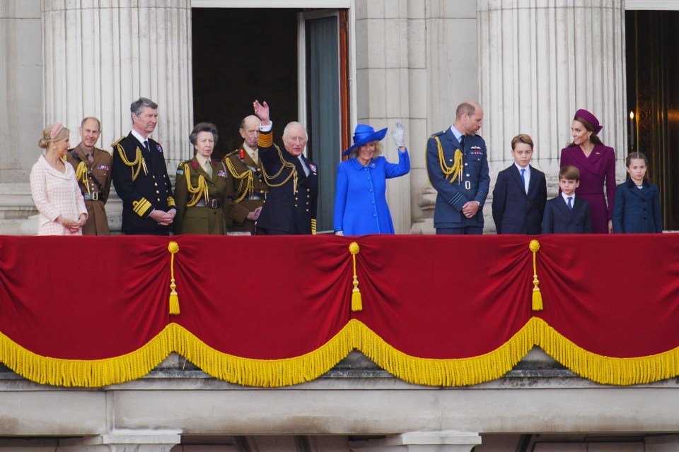 Royal family members on Buckingham Palace balcony for VE Day flypast.
