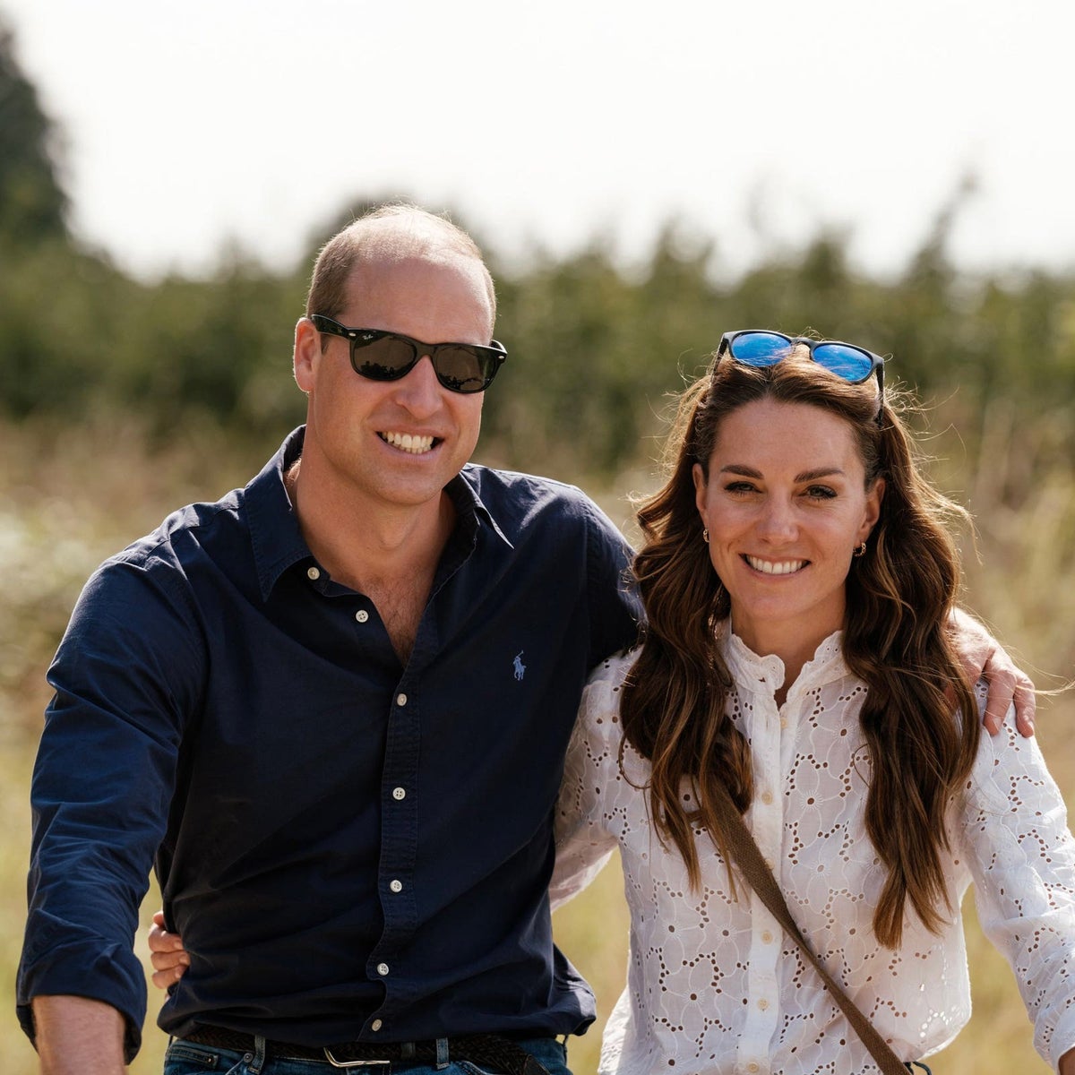 The Argument That Melted into a Love Story! Rumors say Kate once playfully scolded Prince William for not bringing home flowers. Most couples would laugh and move on. But William? He turned that moment into one of the most unforgettable romantic gestures ever whispered inside palace walls. The next morning, Kate reportedly opened her dressing room door — and froze. There were no clothes in sight. Just 500 roses, filling every corner, every surface, their fragrance spilling into the hallway. Hidden among them: a short note from William, said to read: “For every time I forgot, I love you”