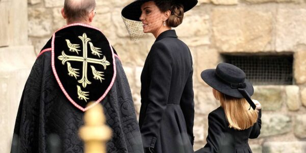 Princess Catherine & Daughter Charlotte TWIN in Coordinated Black Outfits as They Honor Late Queen at Historic Ceremony
