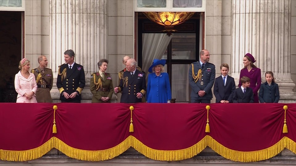 The Royal Family on a balcony.