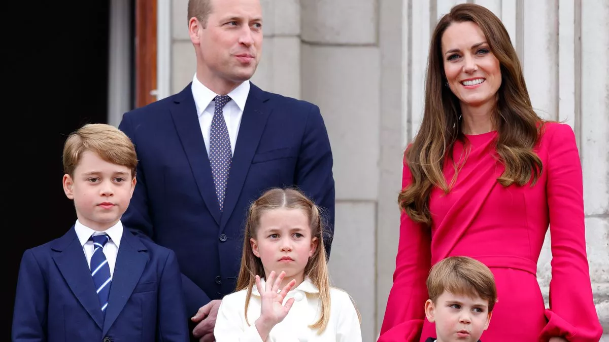 Privacy row over video of Prince William confronting photographer on bike  ride - The Mirror