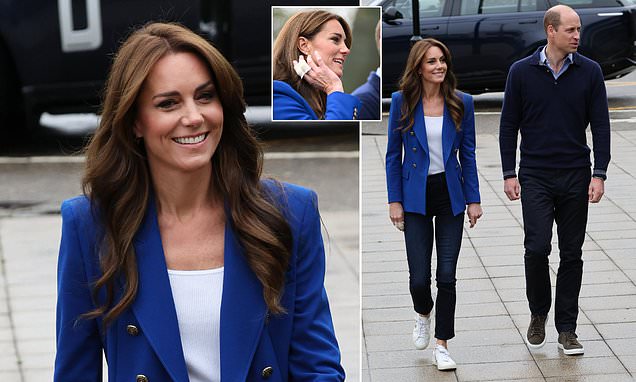 Kate Middleton goes head-to-head with Prince William in netball drills as  the couple try out a sport for visually impaired athletes | Daily Mail  Online