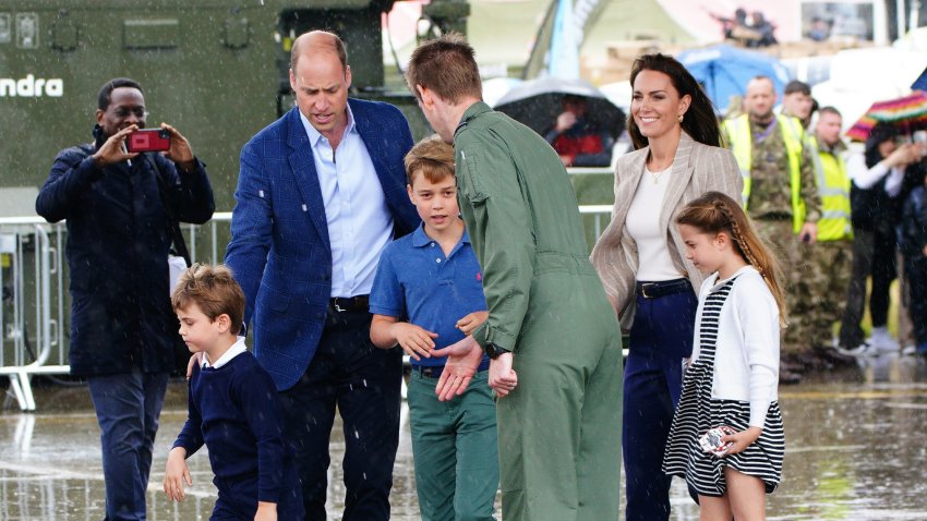 Kate Middleton, Prince William & Kids Tour Plane That Brought Queen's Body  Home – NBC4 Washington