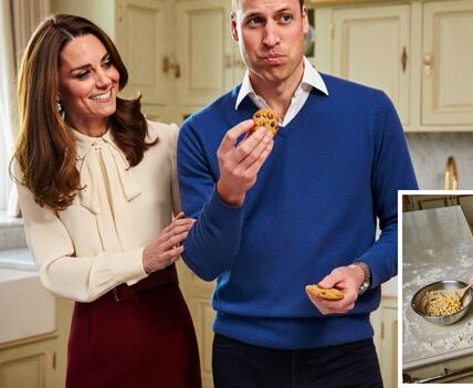 THE COOKIE CROWN MOMENT YOU WON’T BELIEVE! Royal kitchens aren’t always about fancy banquets and silver platters—sometimes they’re filled with giggles, popcorn, and cookie crumbs. And this time, Prince Louis was the master baker! Armed with flour, sugar, and his secret ingredient—extra popcorn —Louis proudly presented his “masterpiece” cookies to the family. The result? Sweet, crunchy, and a little… unpredictable. Prince William, with all the seriousness of a future King, eyed the cookie as if it were a royal decree. One cautious bite later, his expression said it all: skeptical, yet strangely intrigued. Duchess Kate, ever the encourager, leaned in with her warm smile, urging: “Go on, have another bite!” Because if there’s one thing she knows, it’s that love sometimes tastes like messy, popcorn-filled cookies. And then came Princess Charlotte—the scene-stealer. With a mischievous grin, she snatched the final cookie before anyone else could, leaving nothing but crumbs behind. But she didn’t stop there. She reached up, sprinkled those crumbs onto her father’s head, and declared: “Look, King Cookie! But I’m still Queen of Love”
