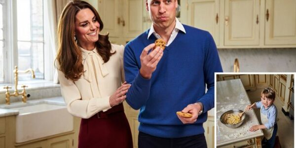 THE COOKIE CROWN MOMENT YOU WON’T BELIEVE! Royal kitchens aren’t always about fancy banquets and silver platters—sometimes they’re filled with giggles, popcorn, and cookie crumbs. And this time, Prince Louis was the master baker! Armed with flour, sugar, and his secret ingredient—extra popcorn —Louis proudly presented his “masterpiece” cookies to the family. The result? Sweet, crunchy, and a little… unpredictable. Prince William, with all the seriousness of a future King, eyed the cookie as if it were a royal decree. One cautious bite later, his expression said it all: skeptical, yet strangely intrigued. Duchess Kate, ever the encourager, leaned in with her warm smile, urging: “Go on, have another bite!” Because if there’s one thing she knows, it’s that love sometimes tastes like messy, popcorn-filled cookies. And then came Princess Charlotte—the scene-stealer. With a mischievous grin, she snatched the final cookie before anyone else could, leaving nothing but crumbs behind. But she didn’t stop there. She reached up, sprinkled those crumbs onto her father’s head, and declared: “Look, King Cookie! But I’m still Queen of Love” THE COOKIE CROWN MOMENT YOU WON’T BELIEVE! Royal kitchens aren’t always about fancy banquets and silver platters—sometimes they’re filled with giggles, popcorn, and cookie crumbs. And this time, Prince Louis was the master baker! Armed with flour, sugar, and his secret ingredient—extra popcorn —Louis proudly presented his “masterpiece” cookies to the family. The result? Sweet, crunchy, and a little… unpredictable. Prince William, with all the seriousness of a future King, eyed the cookie as if it were a royal decree. One cautious bite later, his expression said it all: skeptical, yet strangely intrigued. Duchess Kate, ever the encourager, leaned in with her warm smile, urging: “Go on, have another bite!” Because if there’s one thing she knows, it’s that love sometimes tastes like messy, popcorn-filled cookies. And then came Princess Charlotte—the scene-stealer. With a mischievous grin, she snatched the final cookie before anyone else could, leaving nothing but crumbs behind. But she didn’t stop there. She reached up, sprinkled those crumbs onto her father’s head, and declared: “Look, King Cookie! But I’m still Queen of Love”