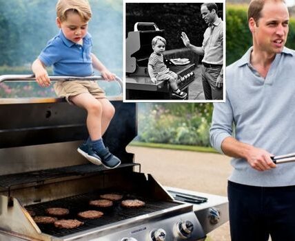 The royal spotlight shifted at the family cookout — and it wasn’t King Charles or William stealing the show. It was Prince George! Guests say the young prince insisted on taking over the grill, flipping burgers with such flair that even seasoned chefs were impressed. With a spatula in hand and a cheeky grin, he plated each one like a pro. William laughed and surrendered, declaring: “He’s the true King of the Cookout” The royal spotlight shifted at the family cookout — and it wasn’t King Charles or William stealing the show. It was Prince George! Guests say the young prince insisted on taking over the grill, flipping burgers with such flair that even seasoned chefs were impressed. With a spatula in hand and a cheeky grin, he plated each one like a pro. William laughed and surrendered, declaring: “He’s the true King of the Cookout”