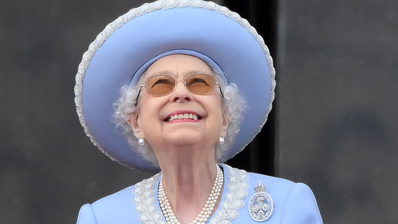 The Queen dies, long live the King!