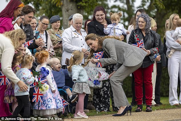 When she finally left, after her arrival was delayed by bad weather, Kate was mobbed by a crowd of toddlers