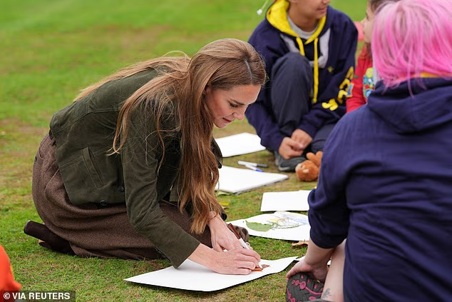 The princess also took part herself, taking the time to draw a picture on a piece of car while members of the Squirrel Scouts and their leaders looked on