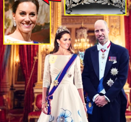 OMG! Princess Catherine STEALS ALL EYES in Stunning McQueen Gown & Queen Mother’s Strathmore Rose Tiara That Camilla and Meghan NEVER HAD OMG! Princess Catherine STEALS ALL EYES in Stunning McQueen Gown & Queen Mother’s Strathmore Rose Tiara That Camilla and Meghan NEVER HAD