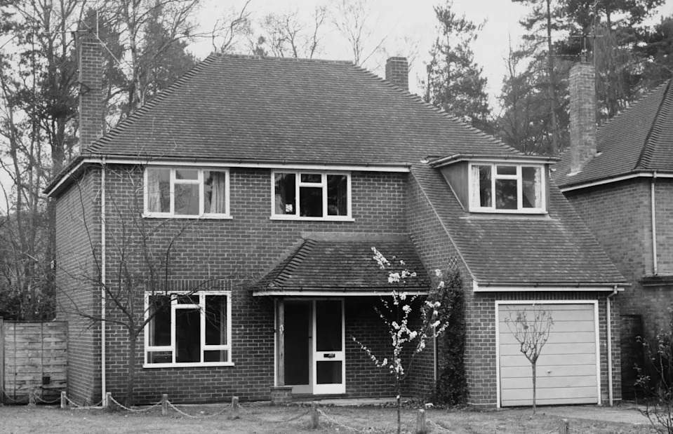 <p>Central Press/Hulton Archive/Getty Images</p>