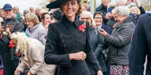 CAUGHT ON CAMERA: Princess Catherine Suddenly HALTS Plans In Surprise Gesture that Leaves Royal Fans ‘Shaking’ CAUGHT ON CAMERA: Princess Catherine Suddenly HALTS Plans In Surprise Gesture that Leaves Royal Fans ‘Shaking’