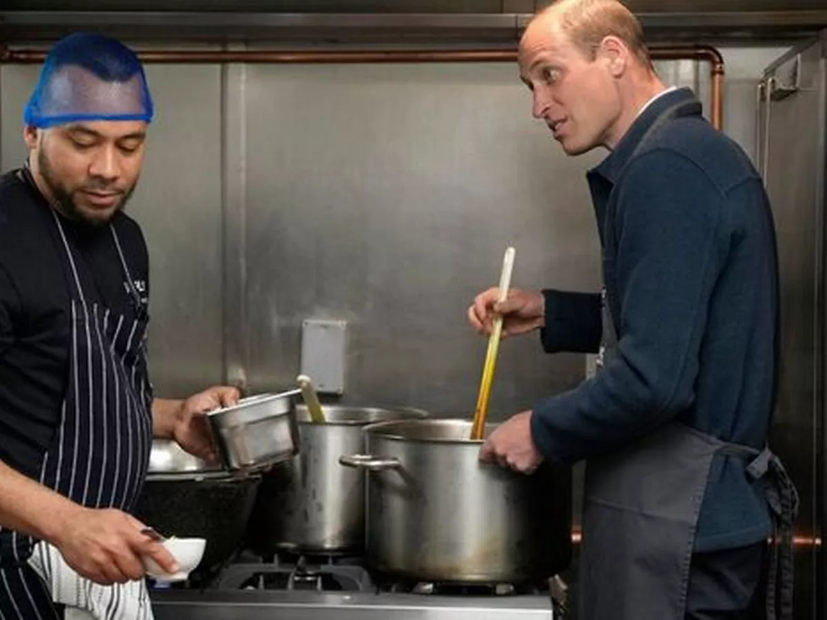 Prince William fans all say same thing as he helps out in kitchen and  declare 'Kate is lucky gal' - The Mirror