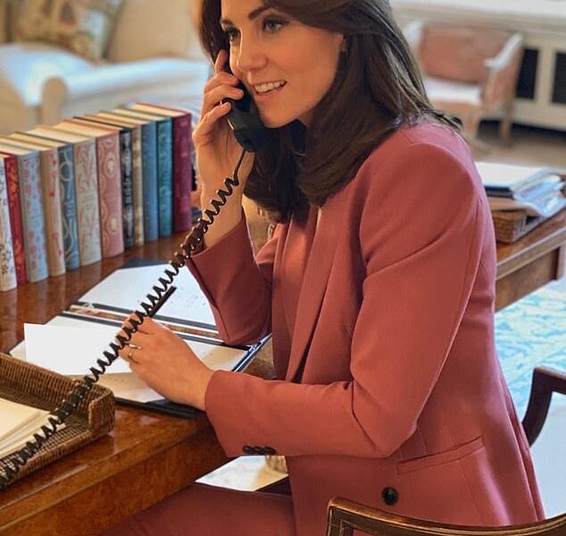 EXCLUSIVE: Inside Catherine & William’s NEW HOME : Princess Catherine Kits Out Forest Lodge in ‘Classic Contemporary’ Style, ‘Lovely But Absolutely Inoffensive’ Glow-Up Leaving Fans STUNNED 😱👇👇