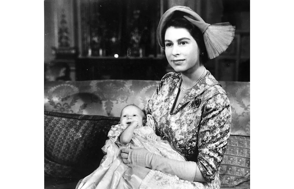 <p>Central Press/Hulton Archive/Getty Images</p>