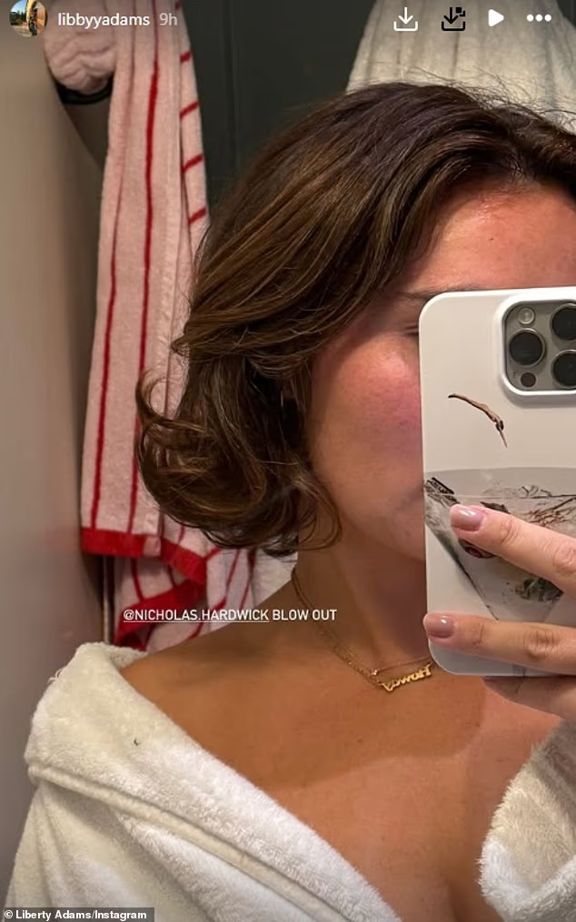 Liberty showed off her bouncy blown out look with a mirror selfie