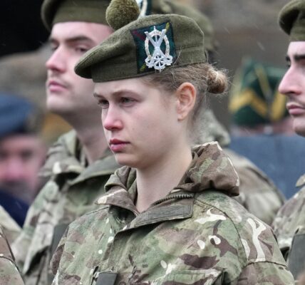 ROYALS IN SH0CK! Lady Louise Windsor PARADES in full MILITARY uniform with boyfriend Felix for FIRST TIME – marching Remembrance like a BOSS at 22!