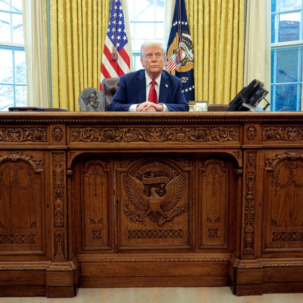 Is the Resolute Desk at Mar-a-Lago?