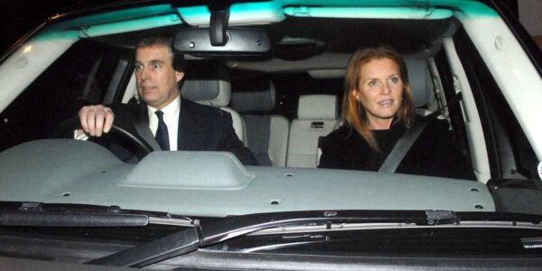 SPOTTED! FERGIE FLEEING BRITAIN AFTER SH0CKING BE.TRA/YAL! SPOTTED! FERGIE FLEEING BRITAIN AFTER SH0CKING BE.TRA/YAL!