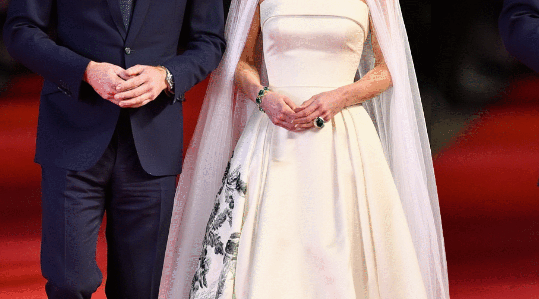 Just HOURS AGO: HRH Princess Catherine of Wales Utmost Glamour In White Off-Shoulder Gown and Queen Mother’s Stunning Emerald Jewelry Set As She SH0CKED Fans with Impeccable Style At 43! 😱👇👇 Just HOURS AGO: HRH Princess Catherine of Wales Utmost Glamour In White Off-Shoulder Gown and Queen Mother’s Stunning Emerald Jewelry Set As She SH0CKED Fans with Impeccable Style At 43! 😱👇👇