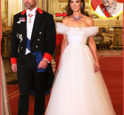 Catherine MESMERIZED The World In Shimmering White Gown and Late Queen’s Oversized Ruby and Diamond Necklace At State Gala Dinner Catherine MESMERIZED The World In Shimmering White Gown and Late Queen’s Oversized Ruby and Diamond Necklace At State Gala Dinner