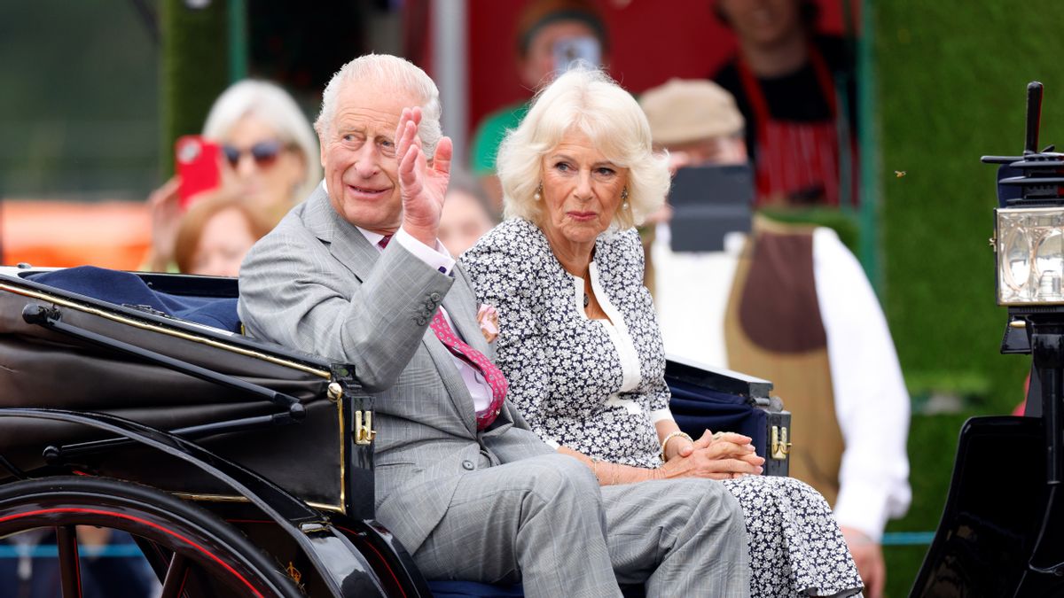 Queen Camilla thrown out of Buckingham Palace after King Charles III caught  her cheating? | Snopes.com