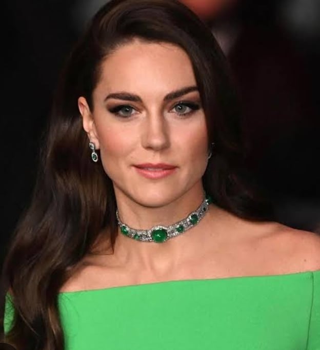 The very real possibility that Princess Catherine or Queen Camilla could  soon wear the emeralds and tiara that Rachel wanted : r/SaintMeghanMarkle