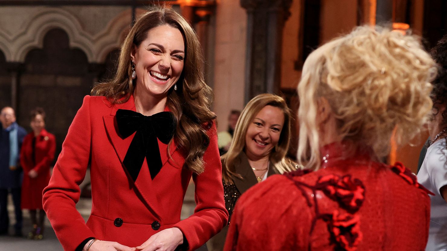 Princess of Wales joined by family as she hosts annual Christmas carol service | CNN