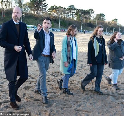 BREAKING: Future King William Shares Heartwarming Hug During North Wales Visit — Fans Moved by His Emotional Message