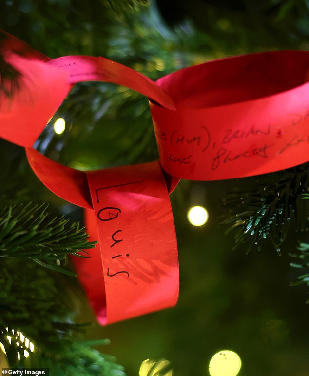 The red chain links adorned the tree and included messages from other visitors at the concert too
