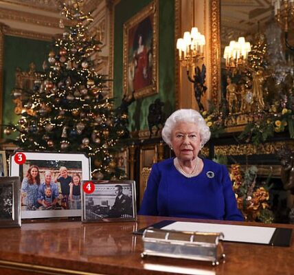 Everyone remembers the Queen’s 2019 Christmas speech — but what most people didn’t notice was the quiet moment that reportedly sent Prince Harry into a full Category-5-level meltdown. While the nation was listening for comforting words and festive cheer, royal insiders were clocking a far frostier detail: the Sussexes were quietly edited out. Gone was the desk photo of Harry, Meghan and baby Archie that had been proudly displayed the year before. And according to palace whispers, Prince William knew the snub would land hard. It wasn’t just a missing picture — it was the moment the couple were subtly pushed to the edges of the monarchy… and the crack that would soon turn into a royal earthquake