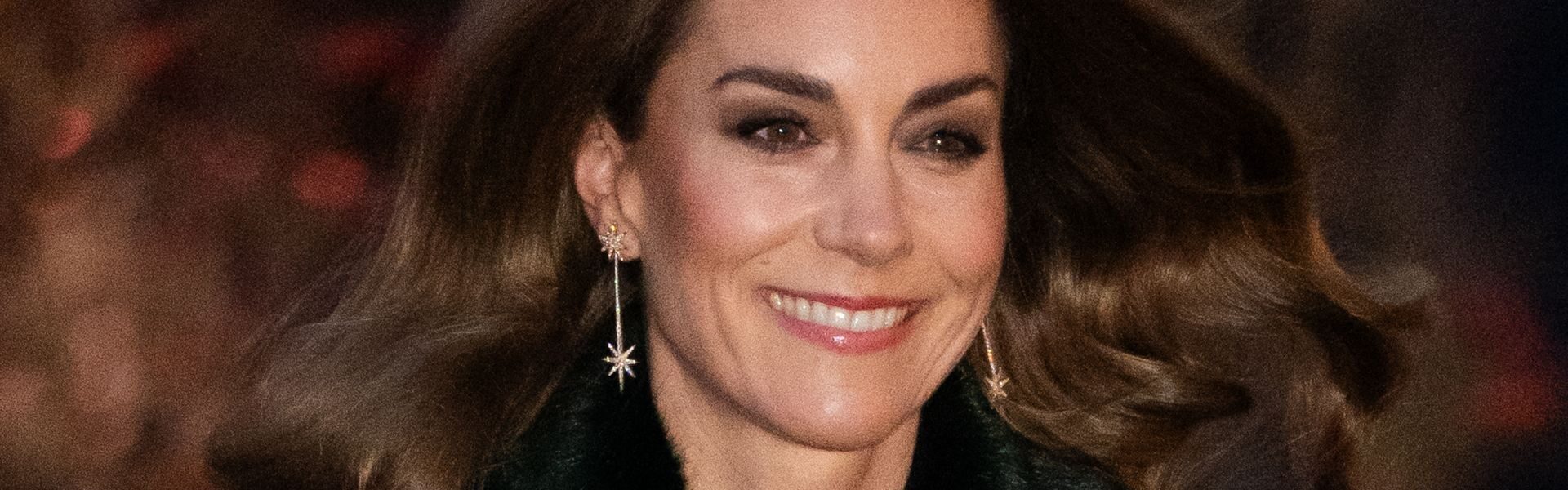 MINUTES AGO: Princess Catherine DAZZLING In Festive Green Coat & Fur Stole At Christmas Carol Service At Westminster Abbey – Royals Fans STUNNED MINUTES AGO: Princess Catherine DAZZLING In Festive Green Coat & Fur Stole At Christmas Carol Service At Westminster Abbey – Royals Fans STUNNED