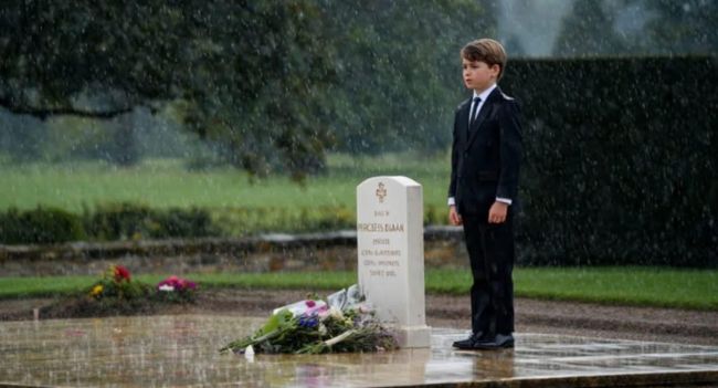 It was supposed to be a quiet family visit — but it became something no one will ever forget. At Princess Diana’s grave in the rain-drenched stillness of Althorp, six-year-old Prince Louis stepped forward, clutching a tiny bouquet of wildflowers. In a trembling voice, he whispered: “I never got to meet you… but I know you can hear me singing.” Then, softly, he began to sing. Witnesses say the air seemed to stop — even the rain paused for a heartbeat. Prince William, overcome, wiped his eyes as the words he hadn’t spoken in decades found life again through his son. Beside him, Catherine held Louis close, tears glistening as the moment unfolded. By the time his song faded, the sky had opened — rain pouring down like a benediction. No one moved. It felt as though the heavens themselves were listening.