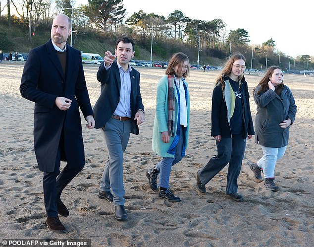 BREAKING: Future King William Shares Heartwarming Hug During North Wales Visit — Fans Moved by His Emotional Message
